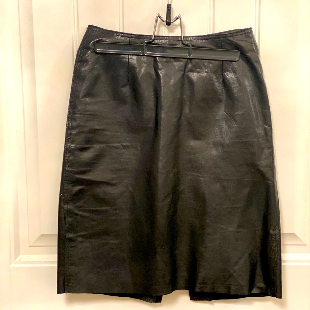 Calf skinned black leather pencil skirt